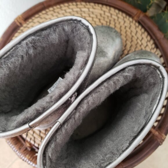UGG Classic Short Metallic Sparkle Boot Silver Tone Leather size 7 Women's - Picture 10 of 12